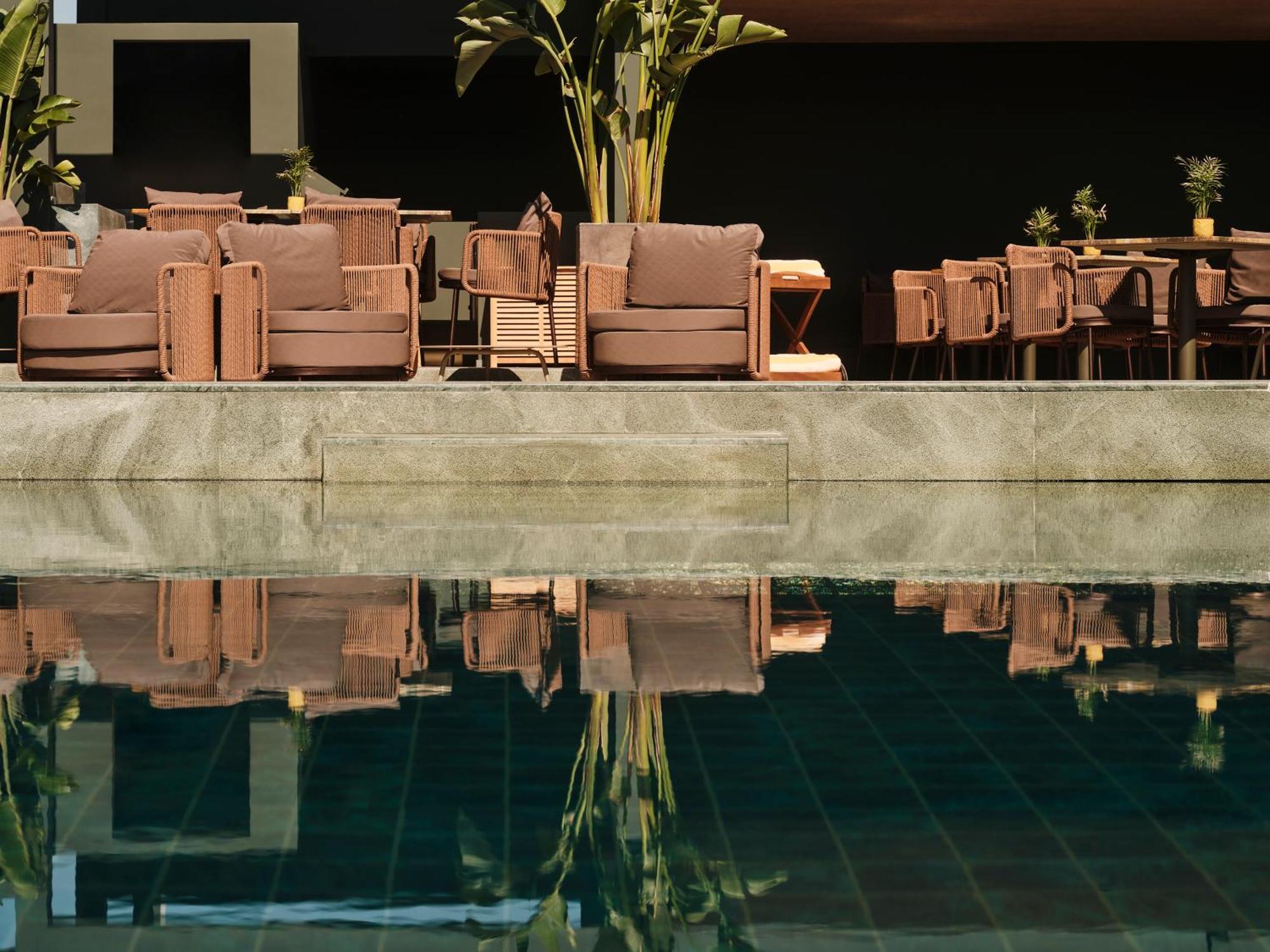 Radisson Blu Park Hotel Athens Luaran gambar The pool at the hotel